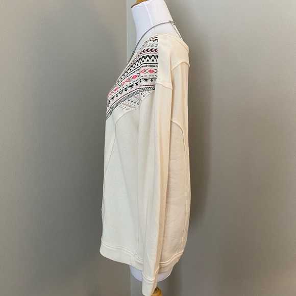 Maurices tribal print wide scoop sweatshirt L/XL - Picture 7 of 8